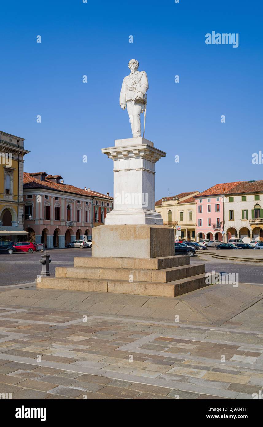 Italy, Montagnana, Vittorio Emanuele square with the statue of the king Stock Photo