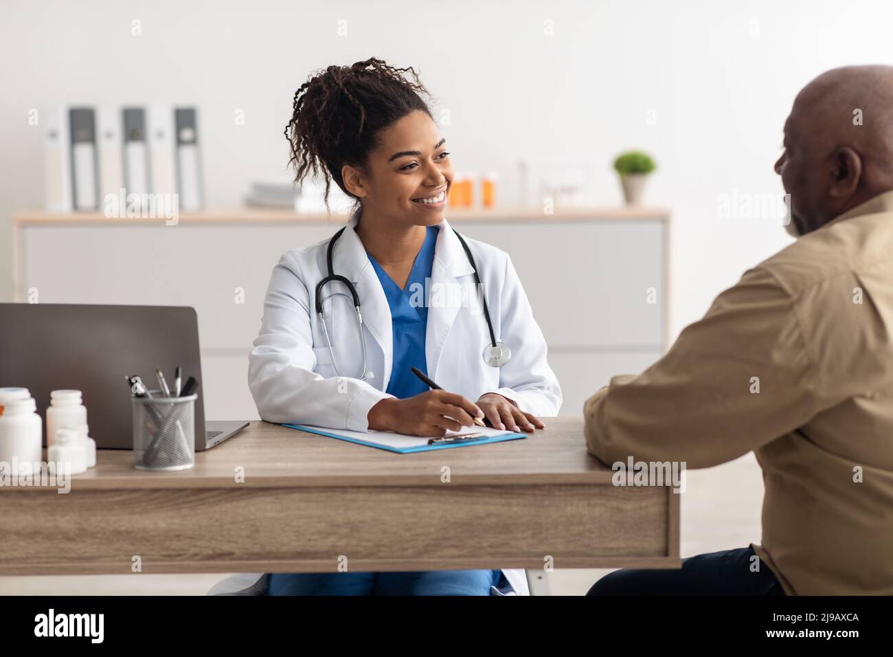 Black male healthcare worker hi-res stock photography and images - Alamy