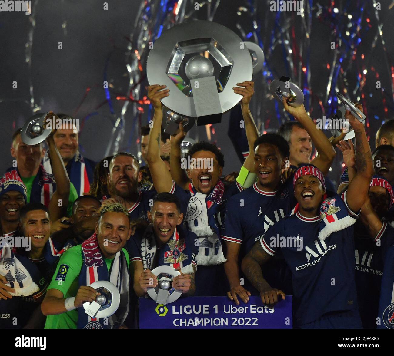 PSG's players celebrates their club's tenth Ligue 1 title during the 2021-2022  Ligue 1 championship trophy ceremony following the French L1 football match  between Paris Saint-Germain (PSG) and Metz at the Parc