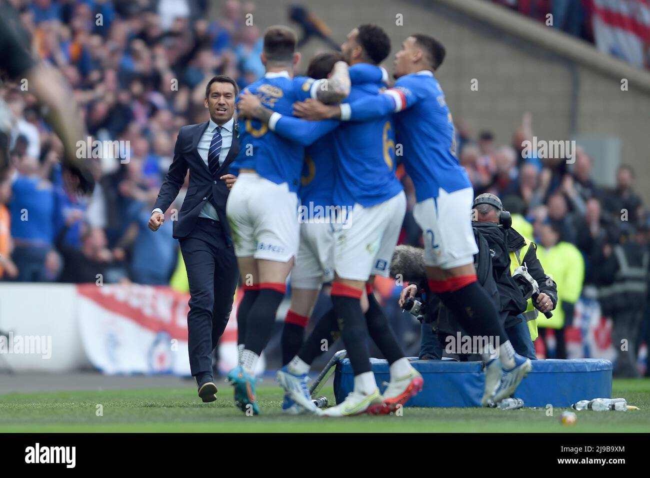 Glasgow, Scotland, 21st May 2022.  Rangers Manager Giovanni van Bronckhorst runs to join the celebrations after Scott WrightÕs goal during the Scottish Cup match at Hampden Park, Glasgow. Picture credit should read: Neil Hanna / Sportimage Stock Photo