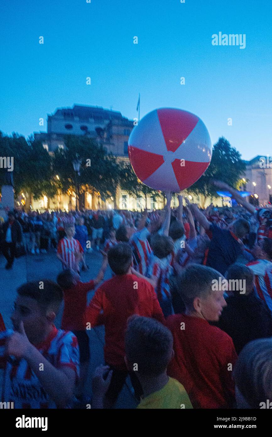 21/05/22, Sunderland AFC Fans Celebrate into the Night in Trafalgar Square after being Promoted to The Championship Stock Photo