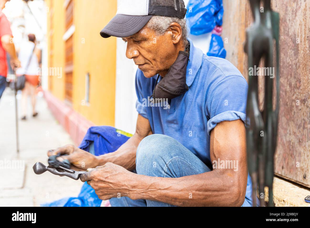 street artist carving wood and selling sculptures Stock Photo Alamy