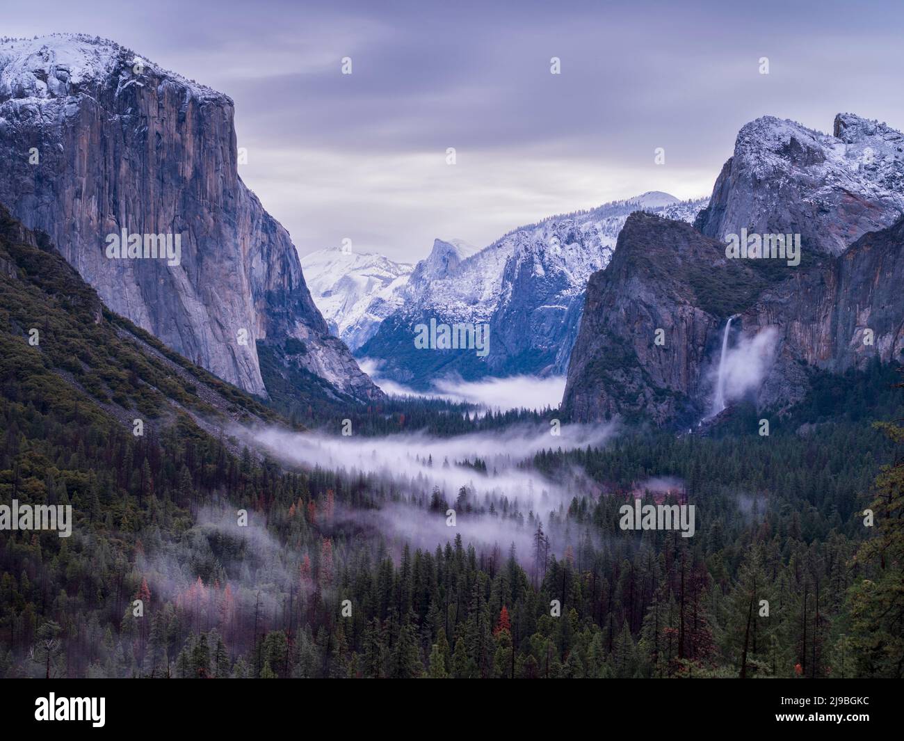 Tunnel View in Yosemite with mist in the valley below. Stock Photo