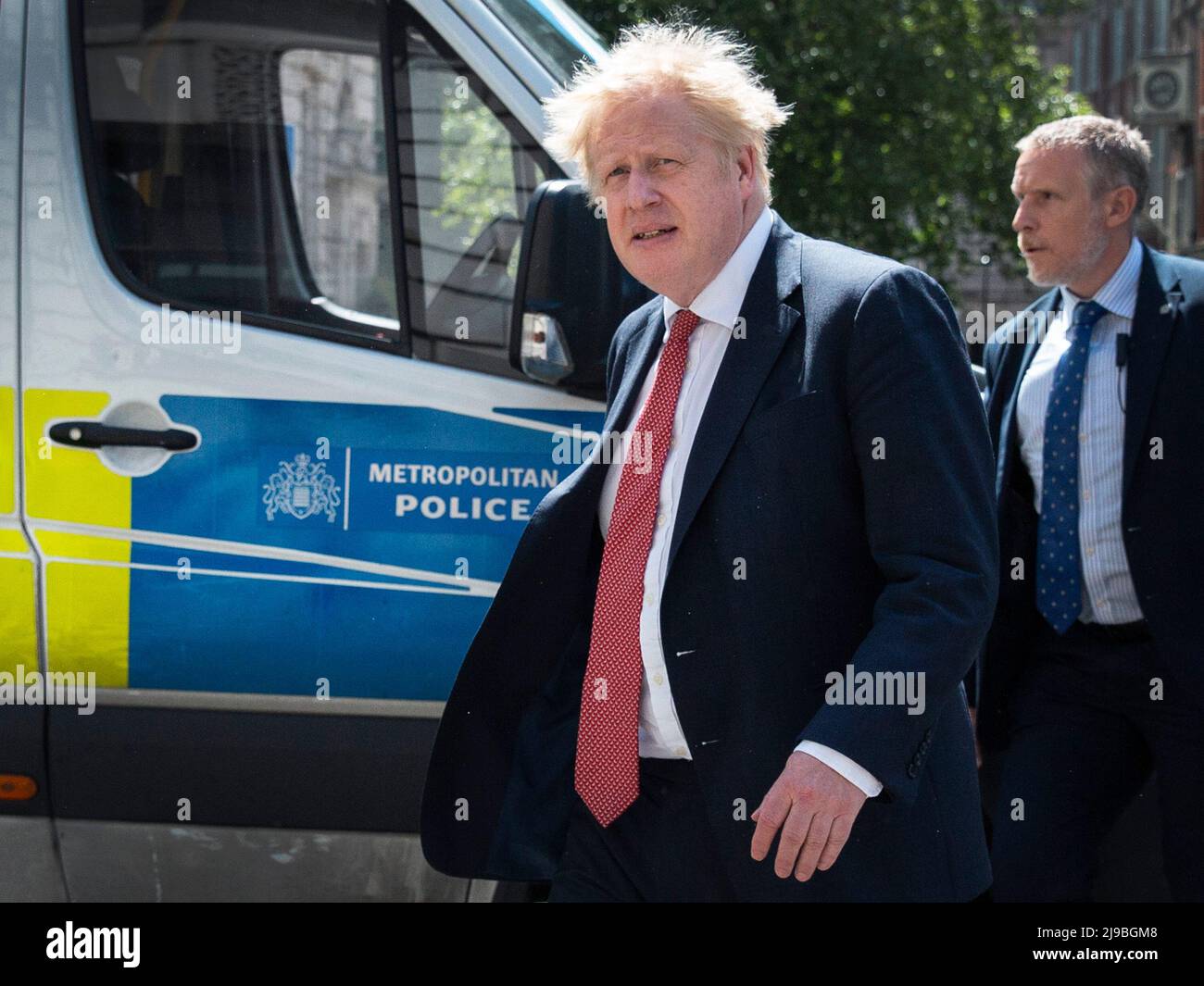 London - 19/05/2022.UK Prime minister Boris Johnson is seen walking past a Metropolitan Police Van, from the Tory Party Head Quarters back to Downing Stock Photo