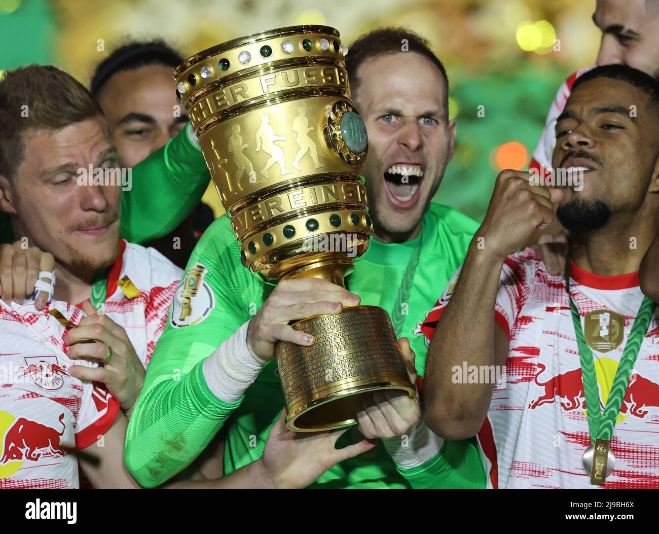Victory Over Freiburg The Tactical Shift and the Global Brand Synergy