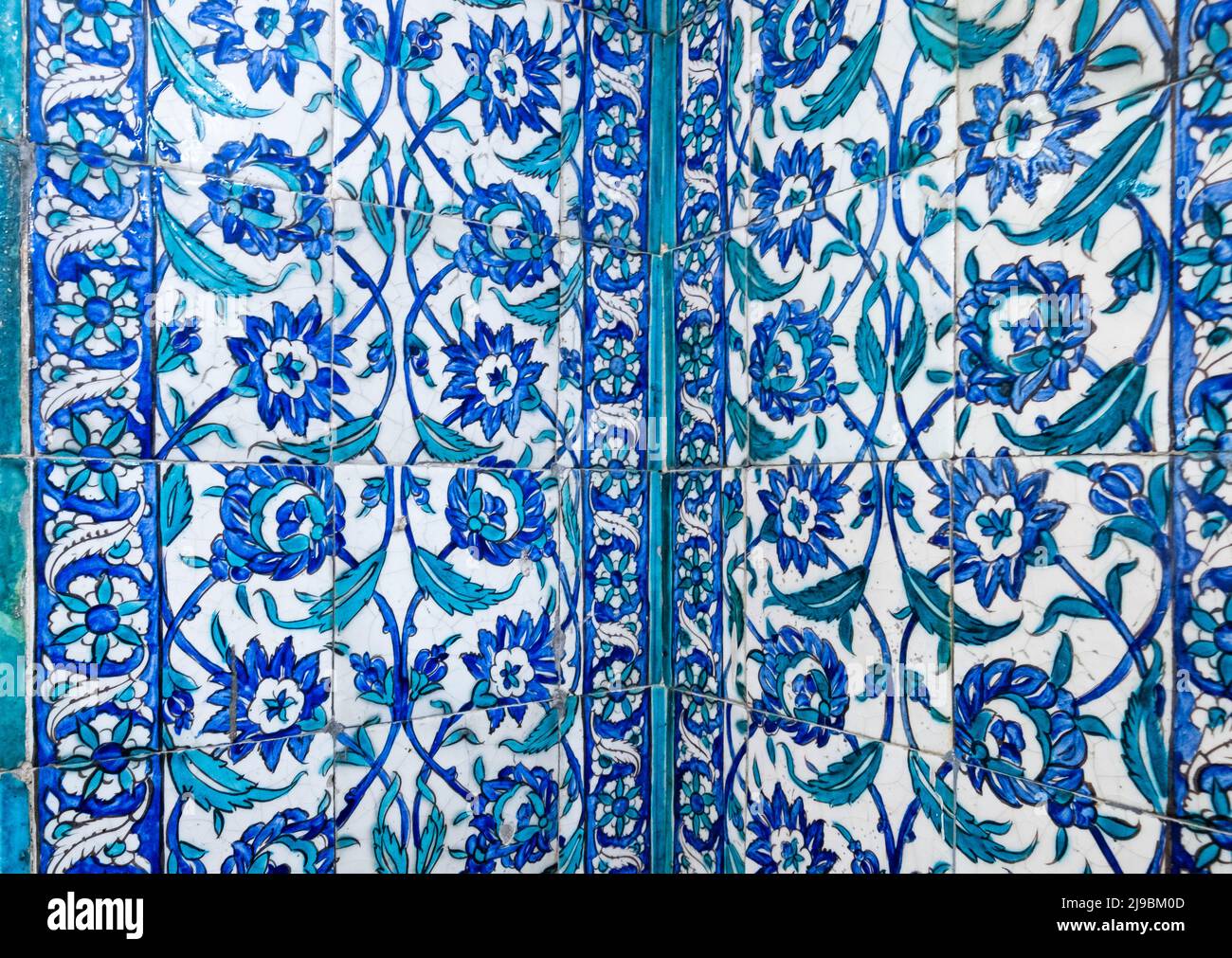 Tile pattern arabic hi-res stock photography and images - Alamy