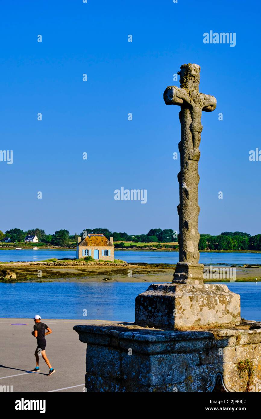 France, Morbihan, Etel river, Belz, Saint-Cado island, Nichtarguer islet and its fisherman's house Stock Photo