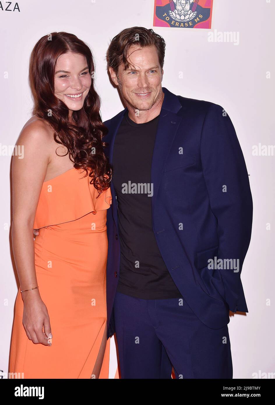 Los Angeles, Ca. 20th May, 2022. (L-R) Jason Lewis and Liz Godwin attend the 29th Annual Race To Erase MS Gala at the Fairmont Century Plaza Hotel on May 20, 2022 in Los Angeles, California. Credit: Jeffrey Mayer/Jtm Photos/Media Punch/Alamy Live News Stock Photo