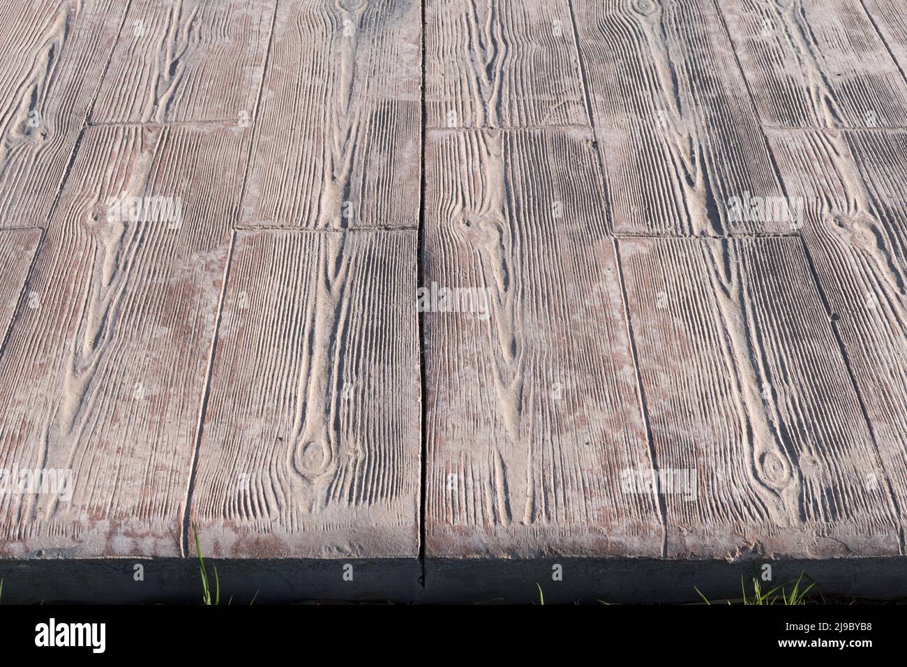 stamped concrete pavement expansion joint at middle, Wooden slats