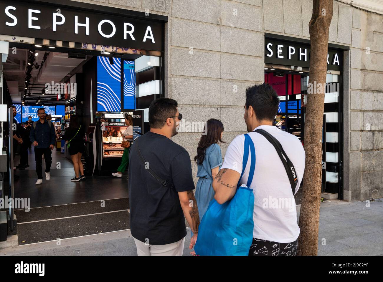 A pedestrian walks past the French sporting goods Decathlon store in Spain.  (Photo by Xavi Lopez / SOPA Images/Sipa USA Stock Photo - Alamy