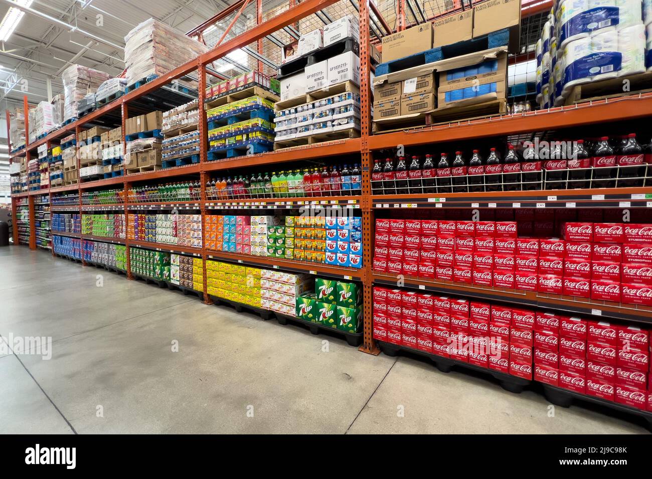 Victorville, CA, USA – May 18, 2022: Large aisle of sodas soft drinks displayed at box  warehouse grocery store in Victorville, California. Stock Photo