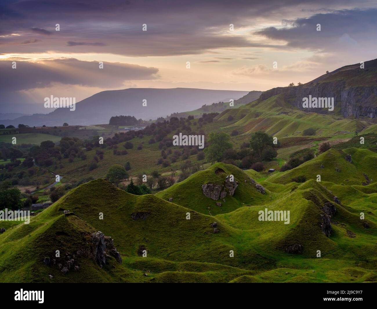 Llangattock escarpment at sunrise hi-res stock photography and images ...
