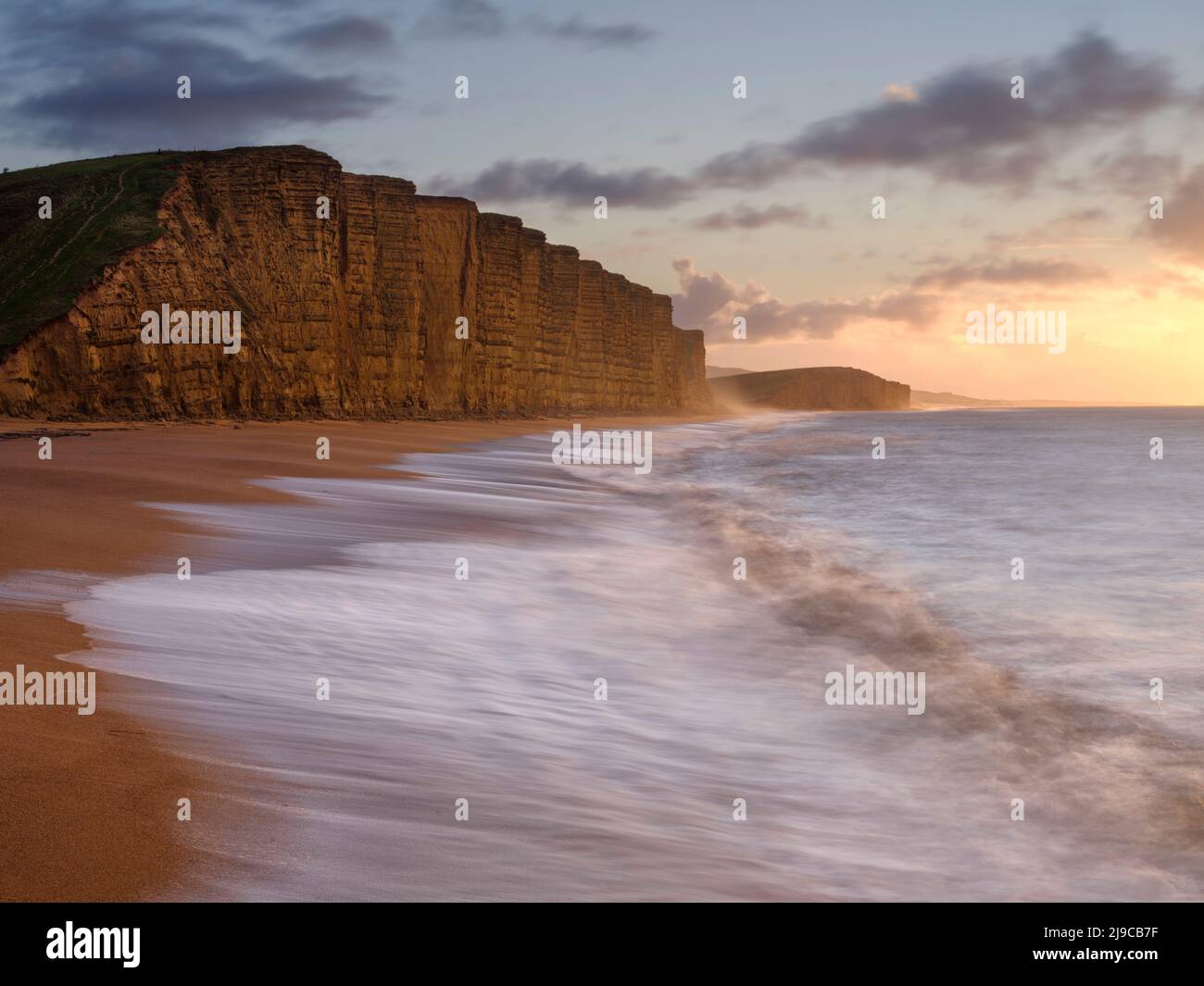 Sea sunrise over beach dramatic hi-res stock photography and images - Alamy