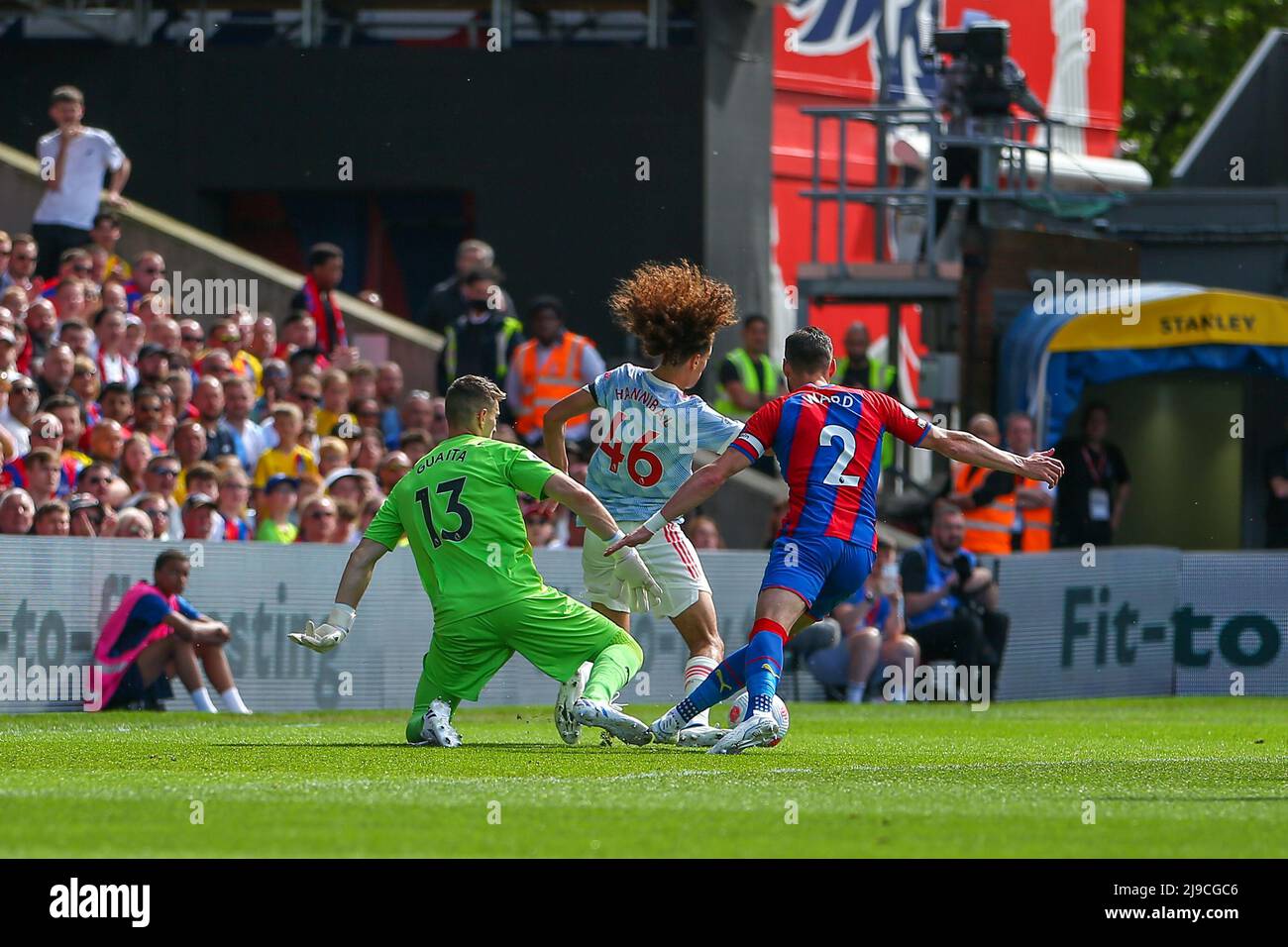 London, UK. 22nd May 2022; Selhurst Park, Crystal Palace, London, England;  Premier League football, Crystal Palace versus Manchester United: Vicente Guaita of Crystal Palace collides with Hannibal Mejbri of Manchester United who wants a penalty but offside was given. Credit: Action Plus Sports Images/Alamy Live News Stock Photo