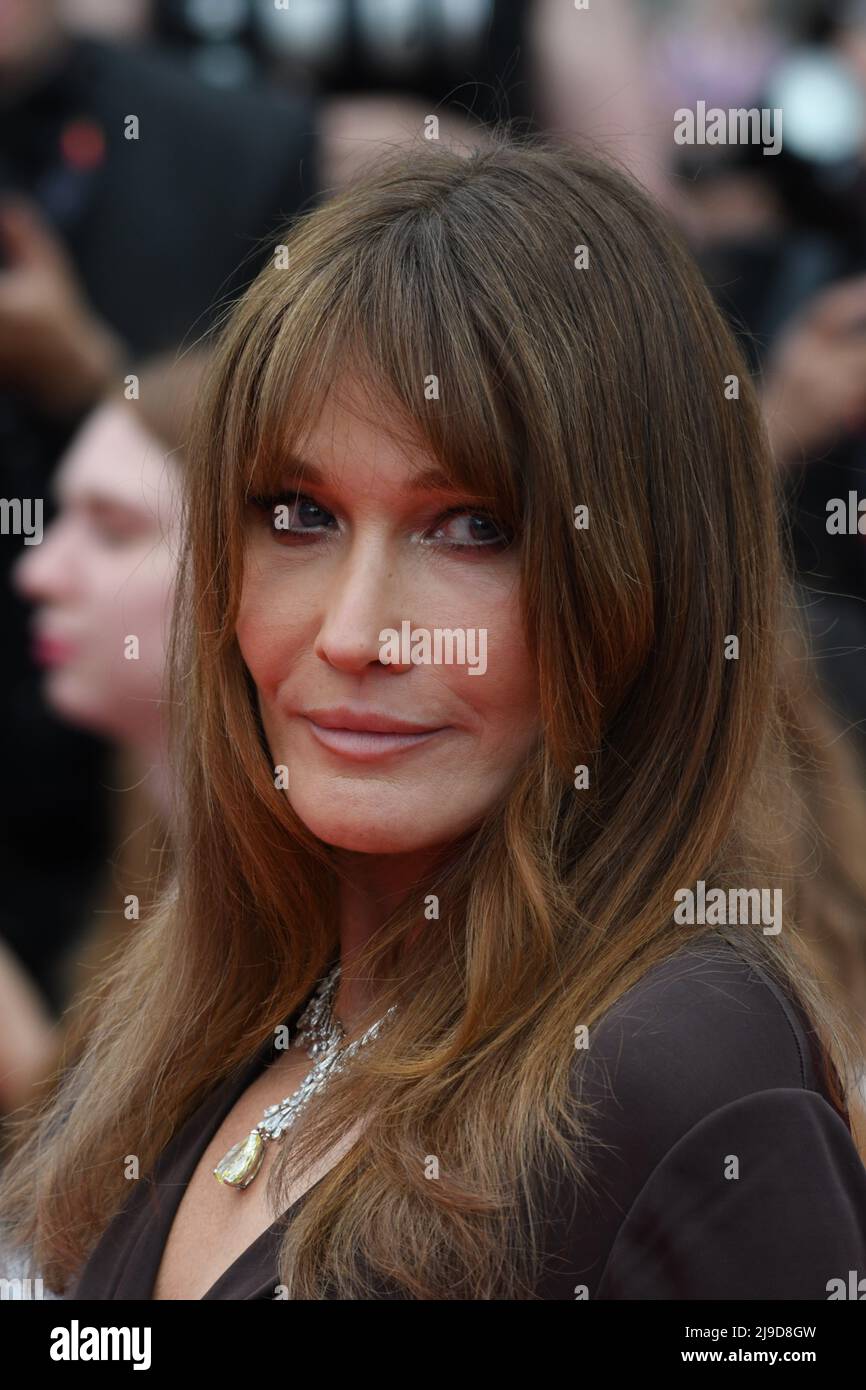 Cannes, France. 22nd May, 2022. 75th Cannes Film Festival 2022, red carpet Forever YoungPictured: Carla Bruni Credit: Independent Photo Agency/Alamy Live News Stock Photo