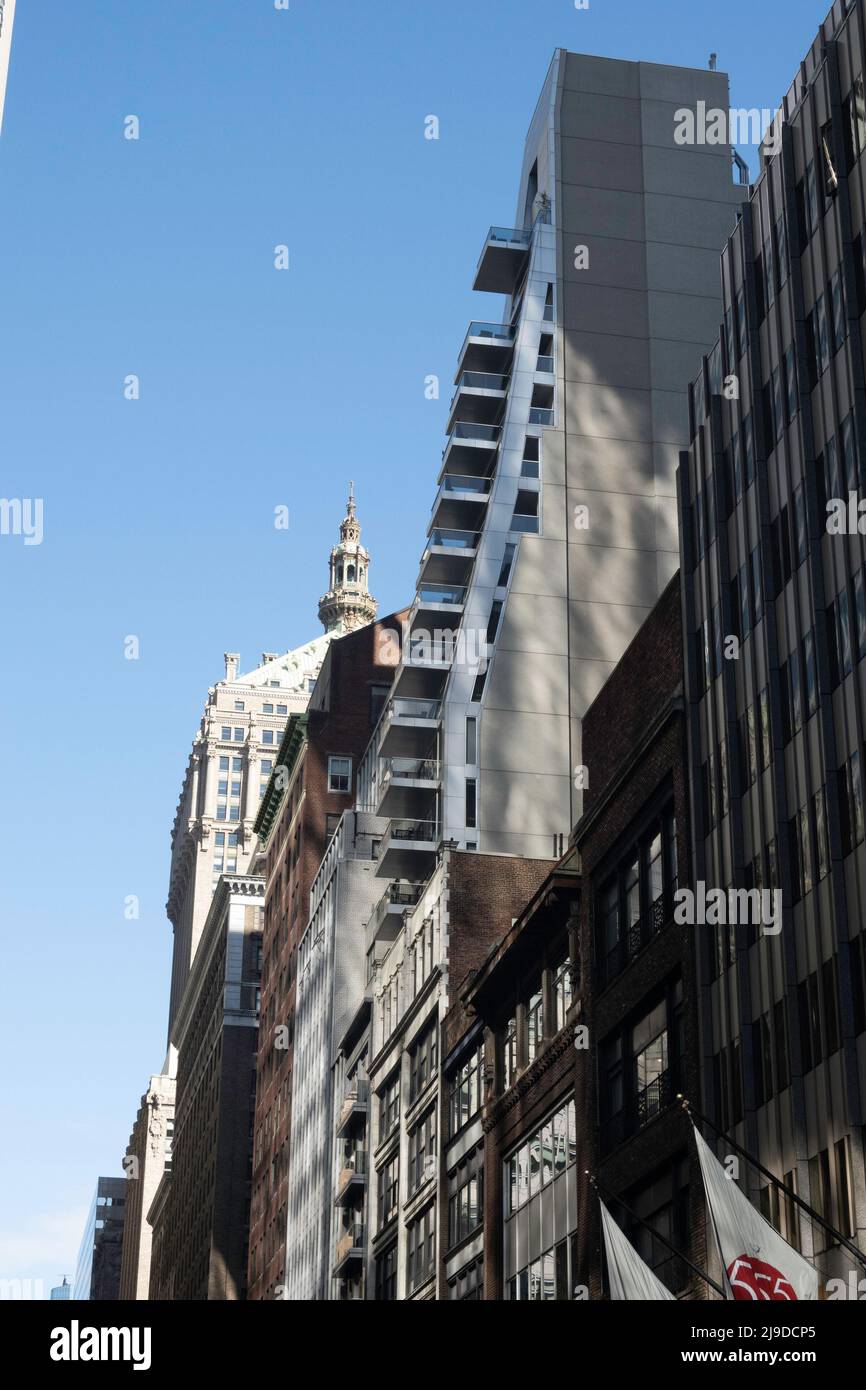 Contrasting architecture on East 46th  street, 2022, NYC, USA Stock Photo