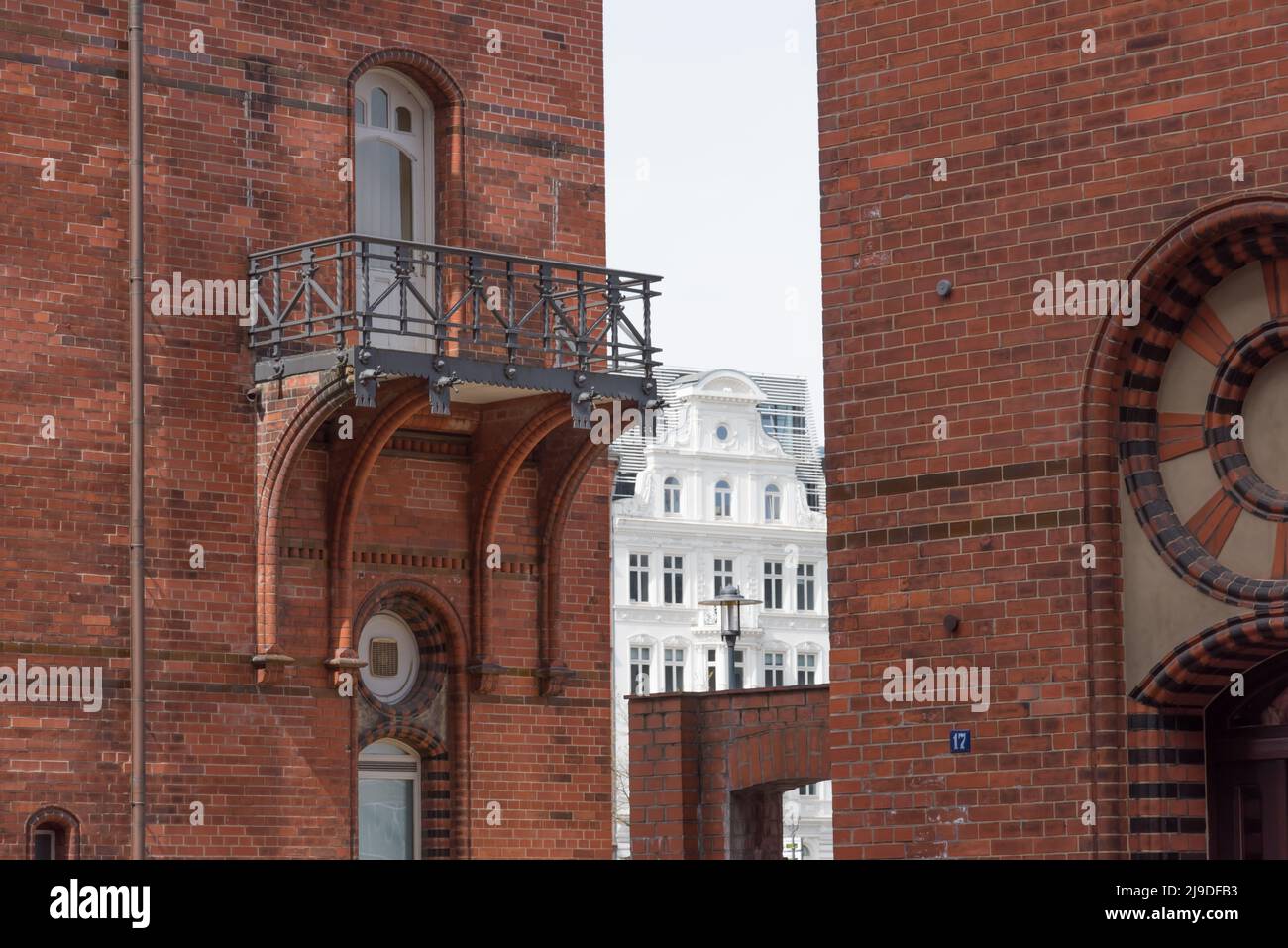 Two red brick buildings hi-res stock photography and images - Alamy
