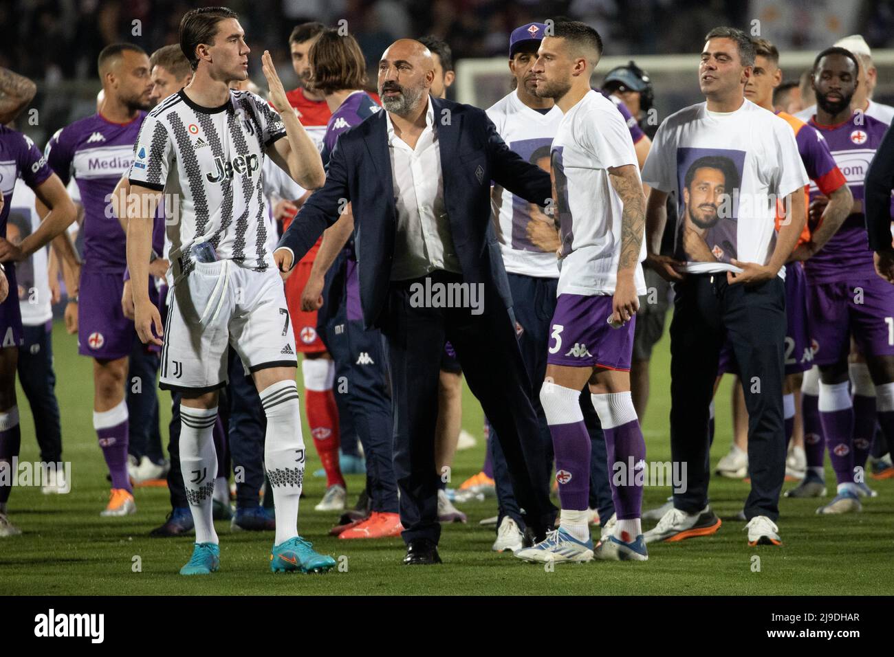 Artemio Franchi stadium, Florence, Italy, May 21, 2022, Fiorentina celebrates a victory conference league qualification  during  ACF Fiorentina vs Juv Stock Photo