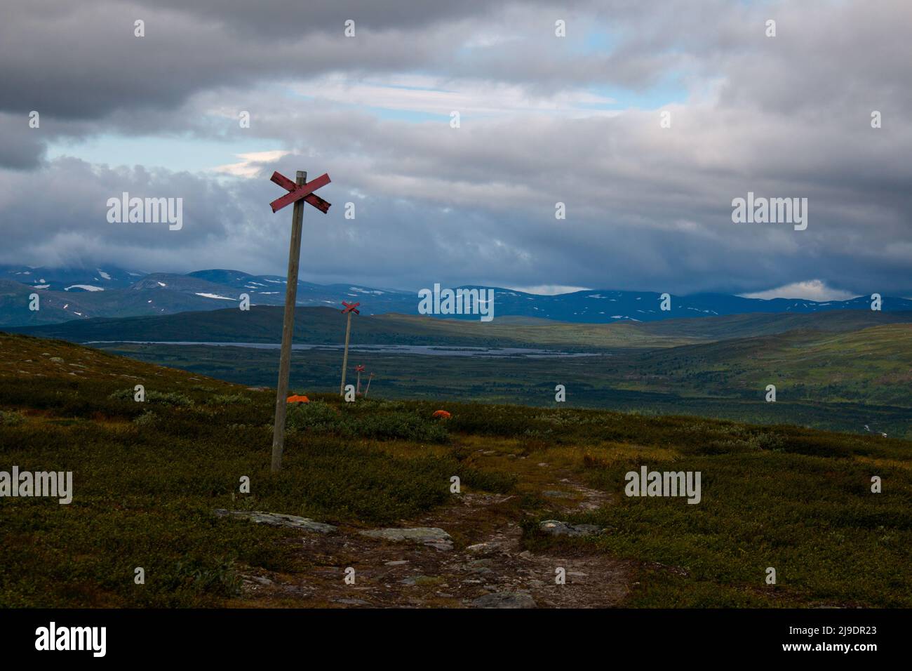 Trail signs  along Kungsleden hiking trail between Serve and Aigert mountain huts, Lapland, Sweden, end of August Stock Photo