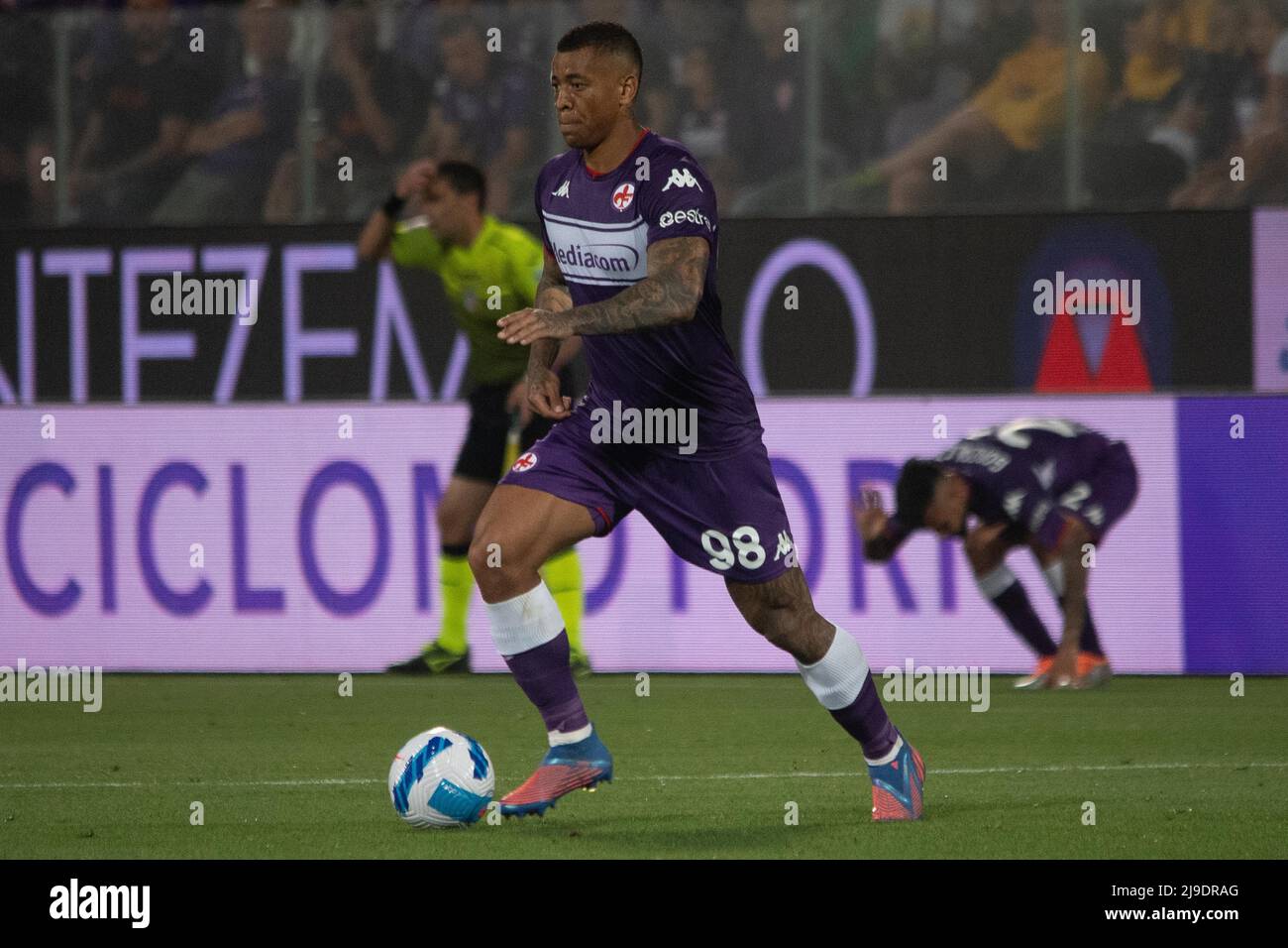 Igor Julio of Acf Fiorentina controls the ball during the Serie A match  between Juventus Fc and Acf Fiorentina Stock Photo - Alamy