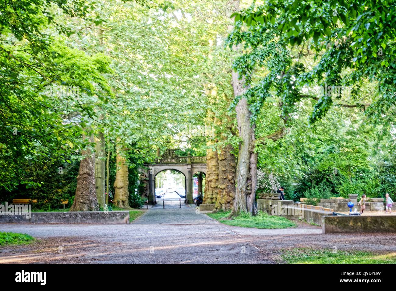 Stephanus. Straße Linden Landschaftsgarten in Linden. VonAltenGarten