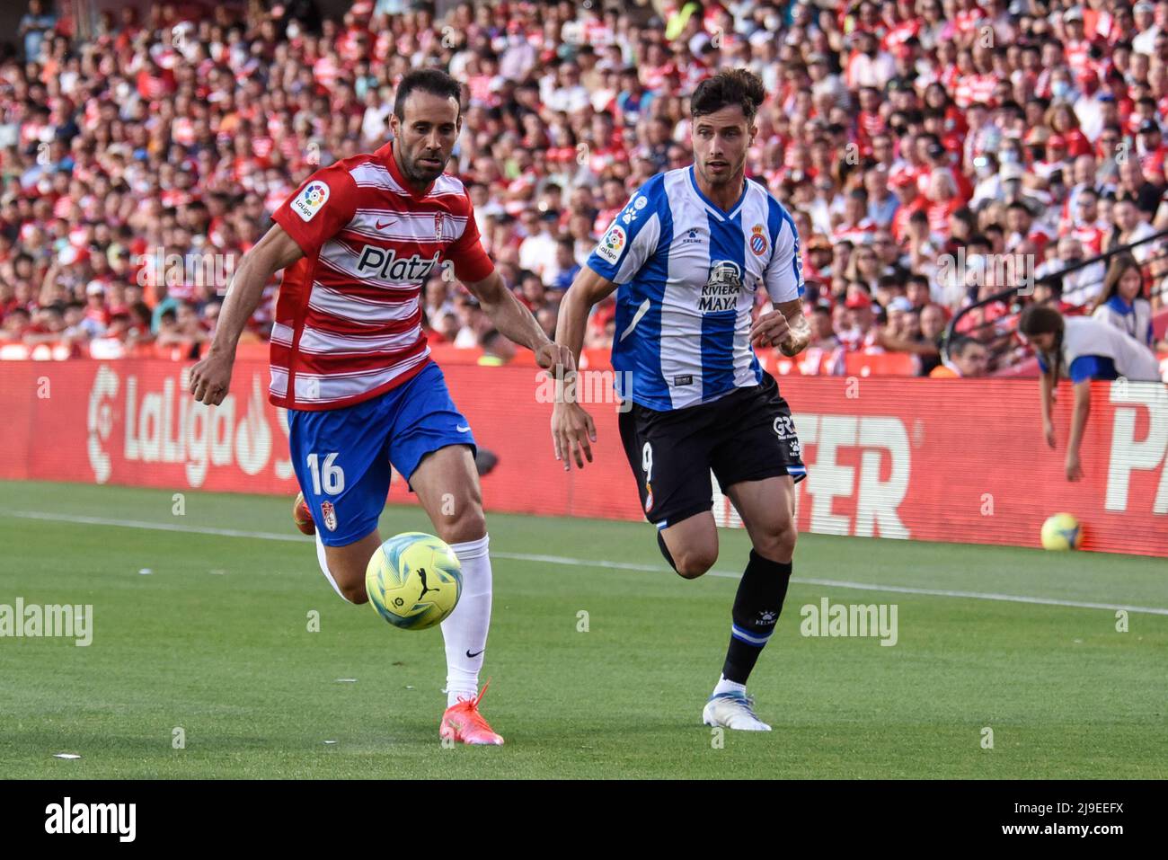 Argentina's Arsenal defender Ivan Varga vies for the ball with News  Photo - Getty Images