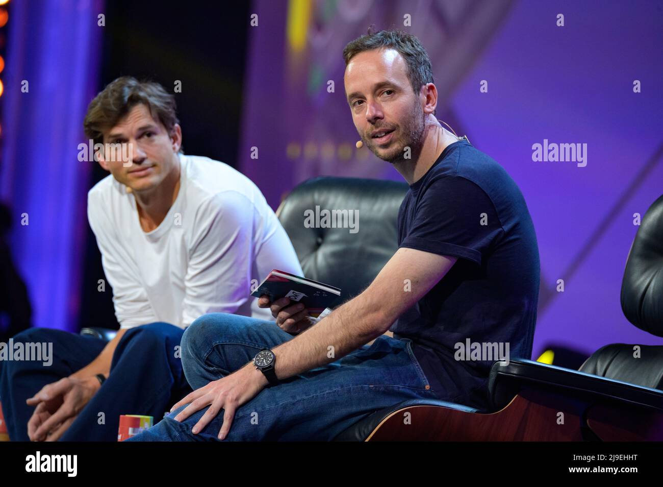 Hamburg, Germany. 18th May, 2022. Actor Ashton Kutcher (L) sits next to OMR CEO Philipp Westermeyer (R) during his appearance. The OMR digital festival in Hamburg focuses on a combination of trade fair, workshops and party. Credit: Jonas Walzberg/dpa/Alamy Live News Stock Photo