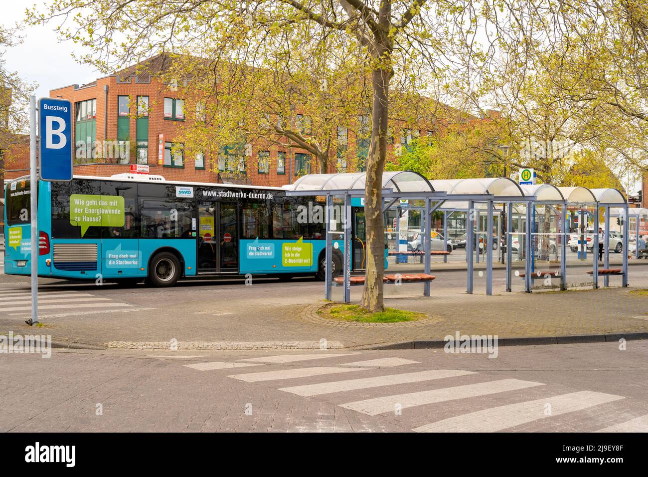 Deutschland, NRW, Düren, Busbahnhof am Bahnhof Stock Photo
