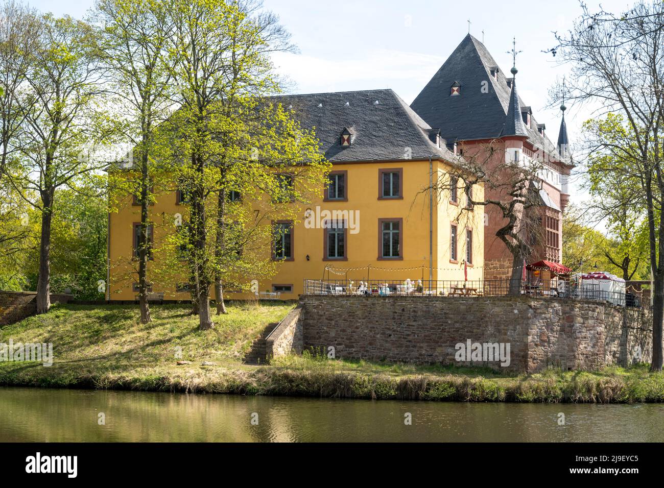Deutschland, NRW, Düren-Niederau, Schloss Burgau, mittelalterliches Wasserschloss Stock Photo