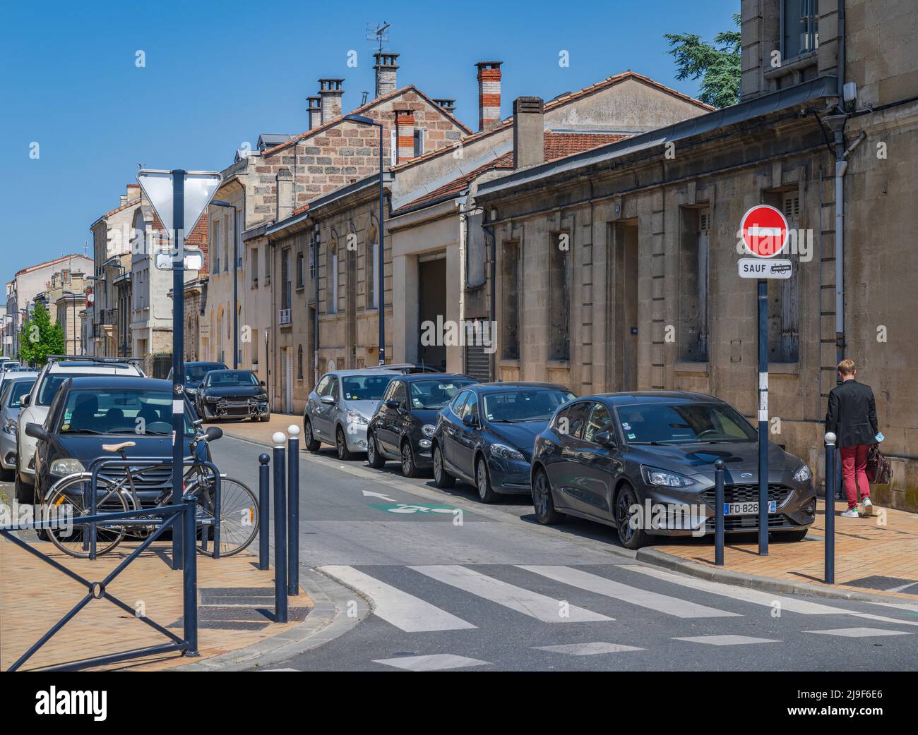 Avenue Journu Auber, Chartrons, Bordeaux, France - Car Parking Problems Stock Photo