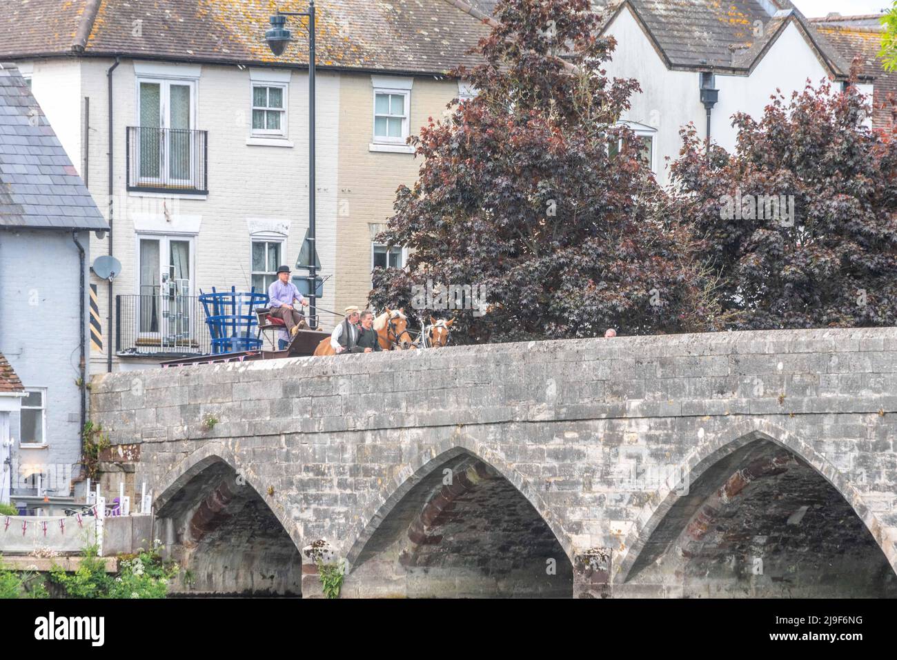 Fordingbridge Platinum Jubilee Beacon arrives by heavy horse Stock