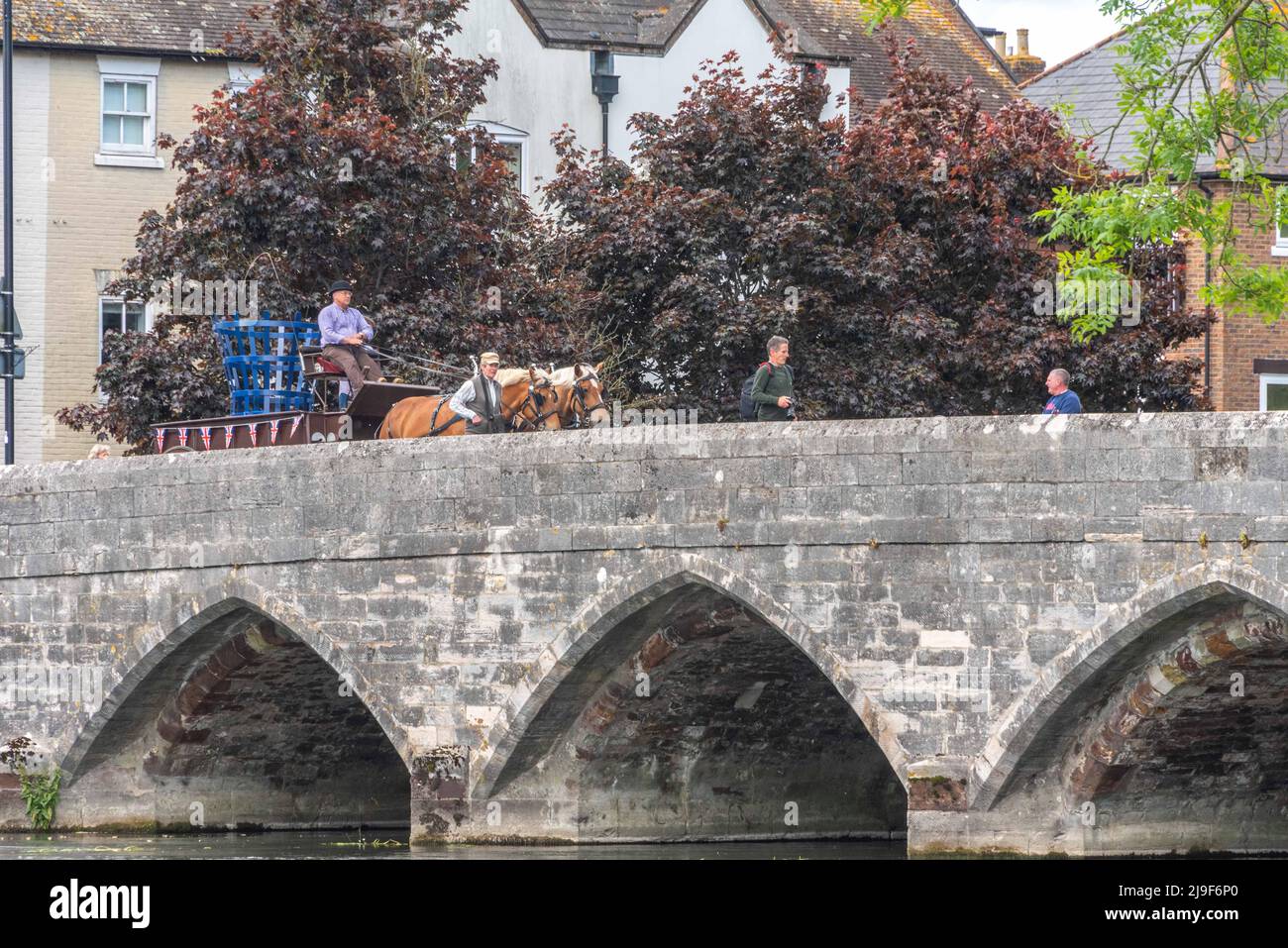 Fordingbridge Platinum Jubilee Beacon arrives by heavy horse Stock
