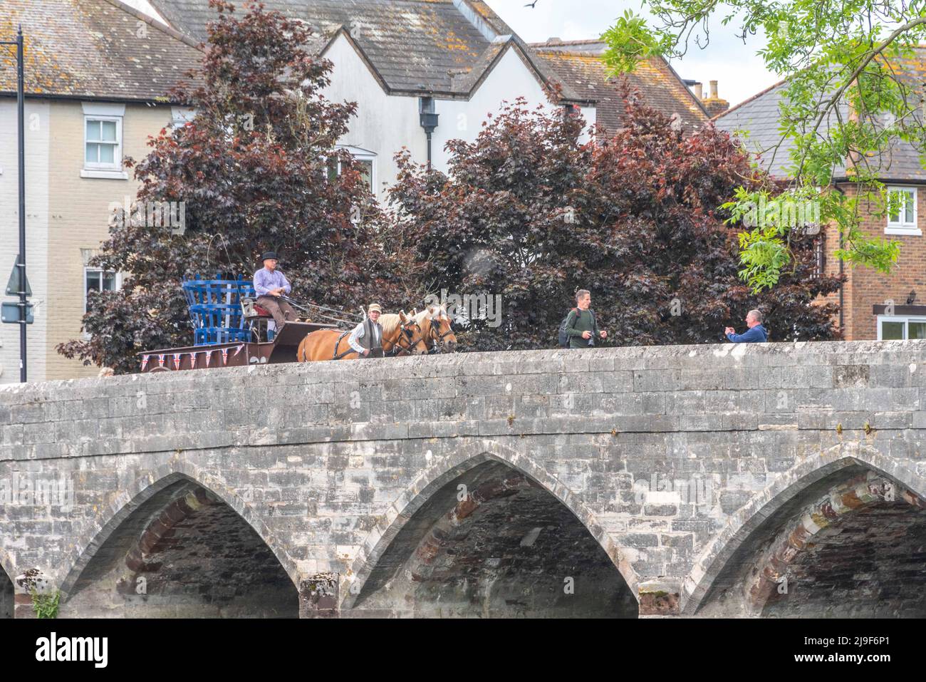 Fordingbridge Platinum Jubilee Beacon arrives by heavy horse Stock