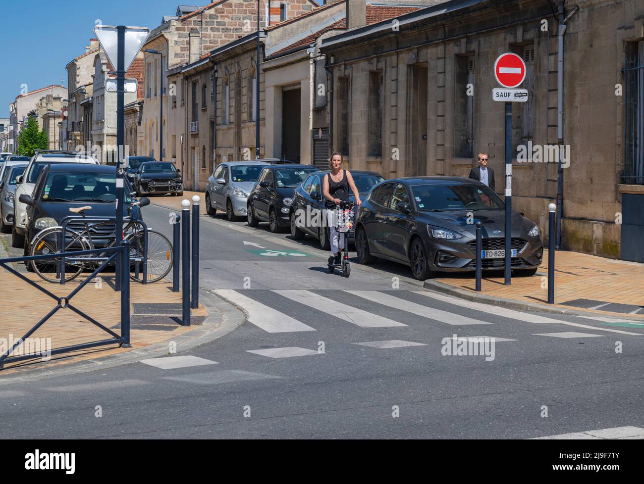 Avenue Journu Auber, Chartrons, Bordeaux, France - Car Parking Problems Stock Photo
