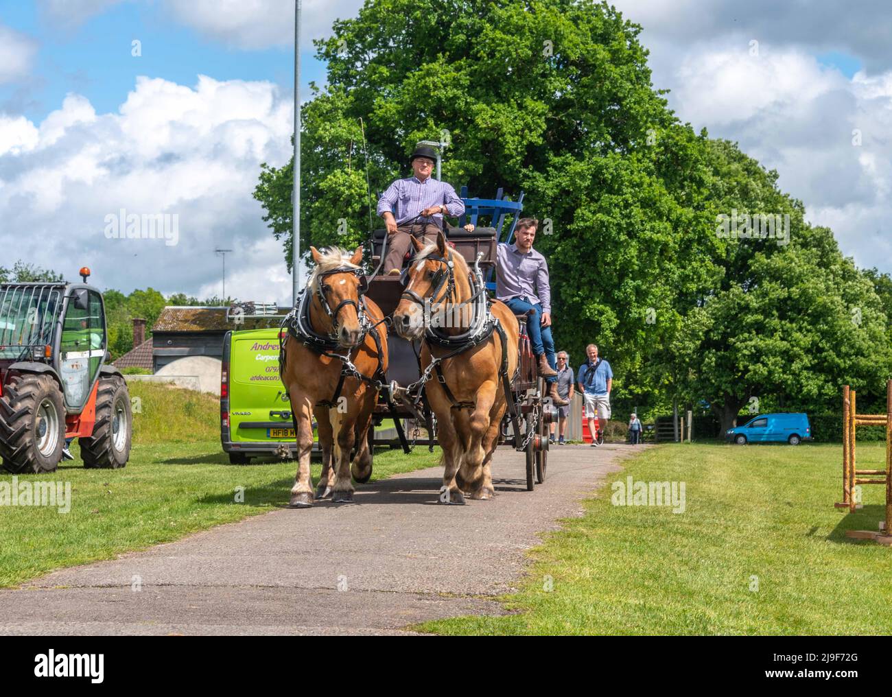 Fordingbridge Platinum Jubilee Beacon arrives by heavy horse Stock