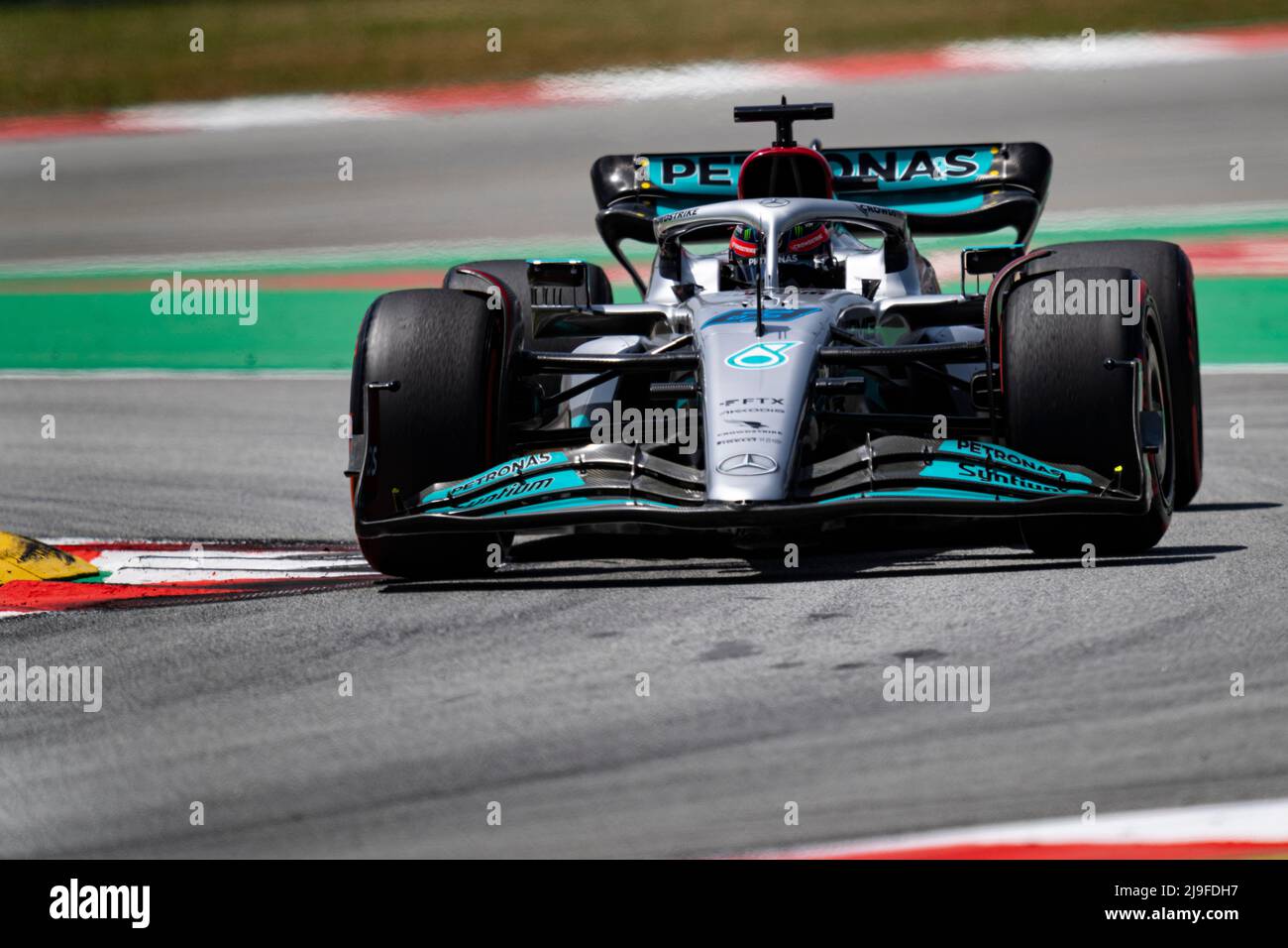 George Russell of Great Britain and Mercedes drives his W13 during third practice ahead of the F1 Grand Prix of Spain at Circuit de Barcelona-Catalunya on May 21, 2022 in Barcelona, Spain. Foto: Siu Wu. Stock Photo