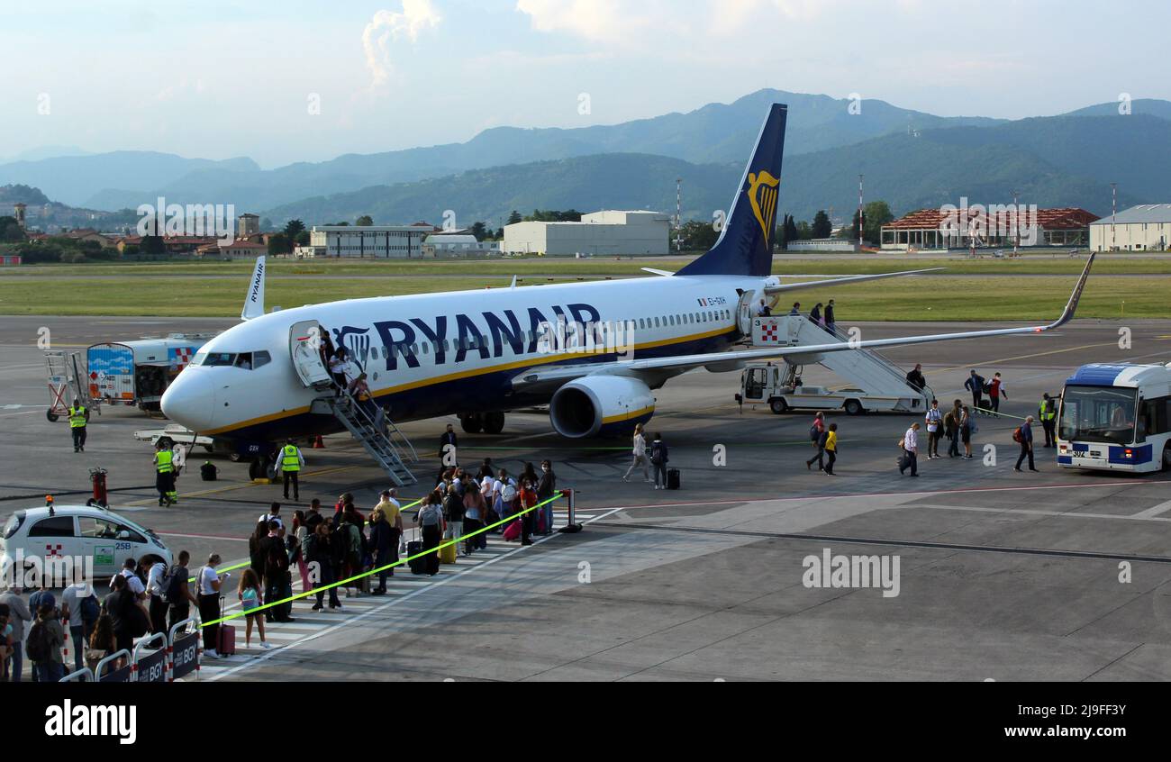 Passengers (tourists) are boarding airplane of Ryanair (the Irish Low Cost  Airline Carrier) in Bergamo, Italy, May 13, 2022. (CTK Photo/Milos Ruml  Stock Photo - Alamy
