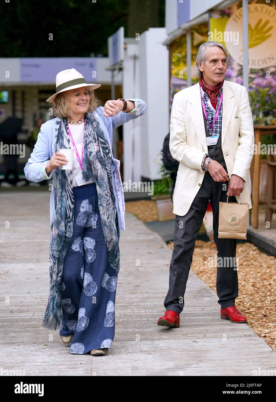 Sinead Cusack (left) and Jeremy Irons during the RHS Chelsea Flower Show press day, at the Royal Hospital Chelsea, London. Picture date: Monday May 23, 2022. Stock Photo
