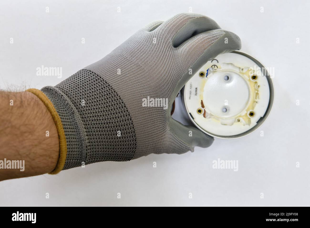 Burnt ceiling light bulb holder with broken plastic, problem with