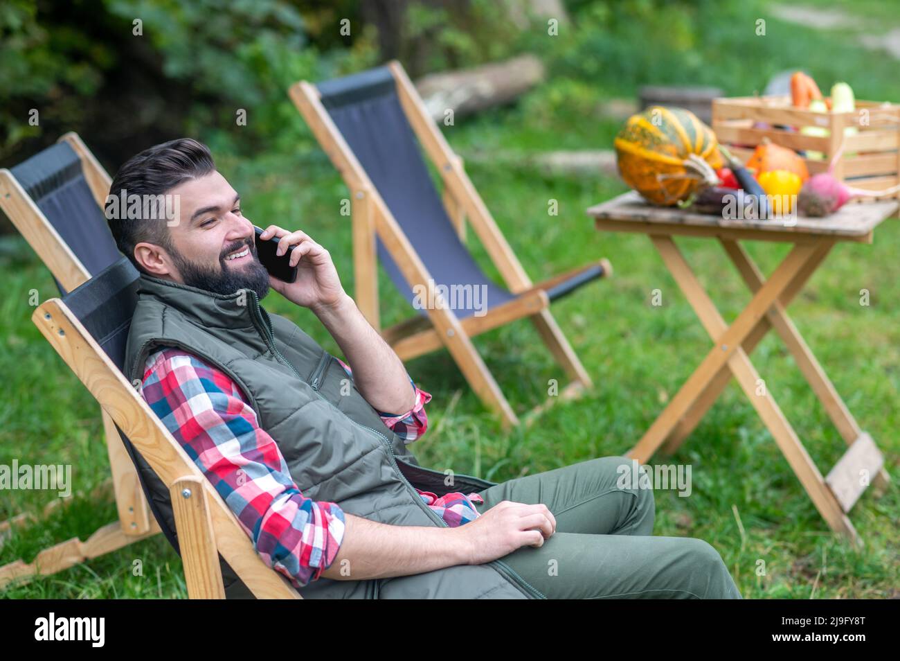 Vest man sit hires stock photography and images Alamy