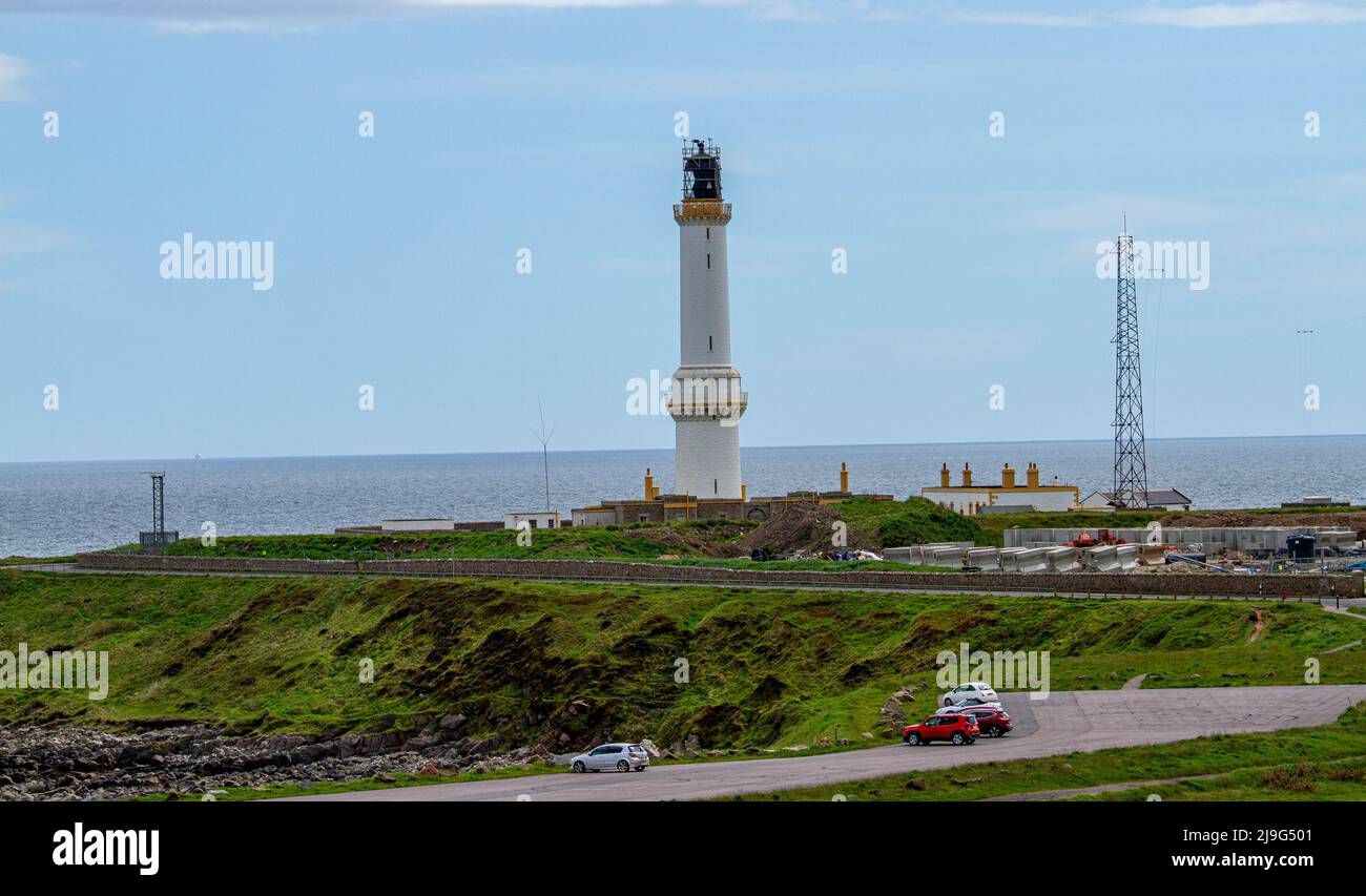 Girdle Ness Lighthouse is situated on the Girdle Ness peninsula at the entrance to Aberdeen's harbour in Scotland Stock Photo