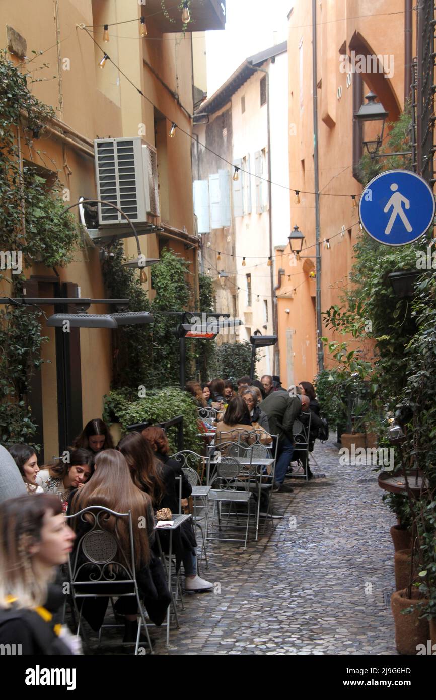 Local italian restaurant outside hi-res stock photography and images - Alamy