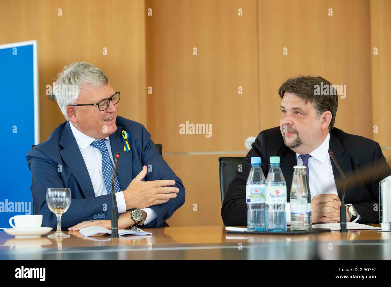 Duisburg, Deutschland. 23rd May, 2022. from left: Karl-Josef LAUMANN ...
