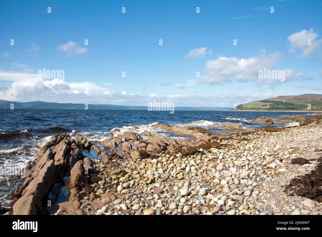 pebble-beach-and-small-rock-outcrops-machrie-bay-looking-out-to