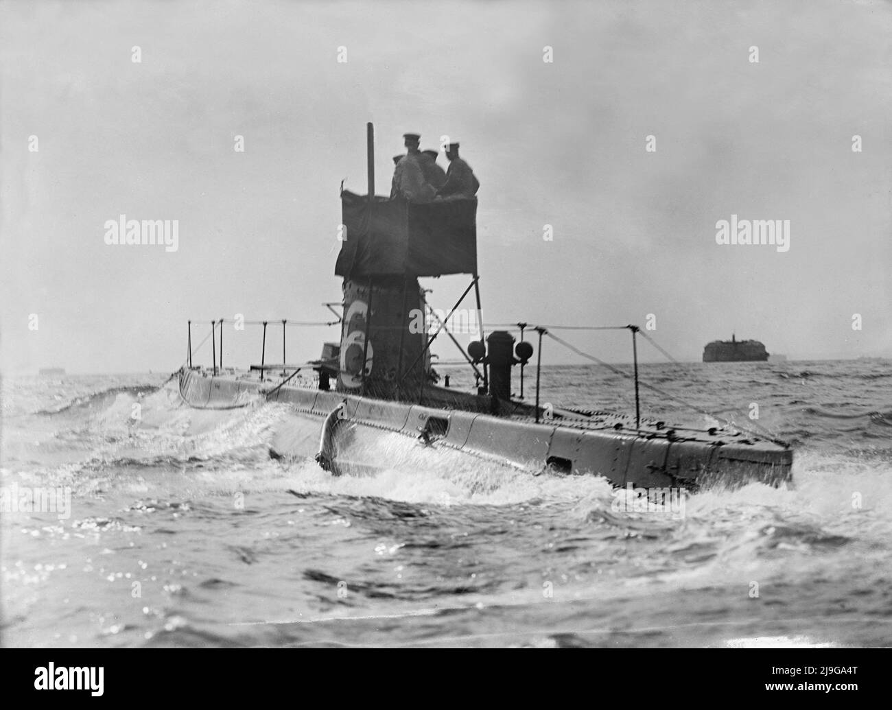A vintage photo circa 1914 of the Royal Navy submarine HMS B6 cruising on the surface in the Solent. Launched 30 November 1905 she served during World War One based at Gibraltar and later deployed to the Eastern Mediterranean for service during the Gallipoli Campaign. She was eventually scrapped in 1921 Stock Photo