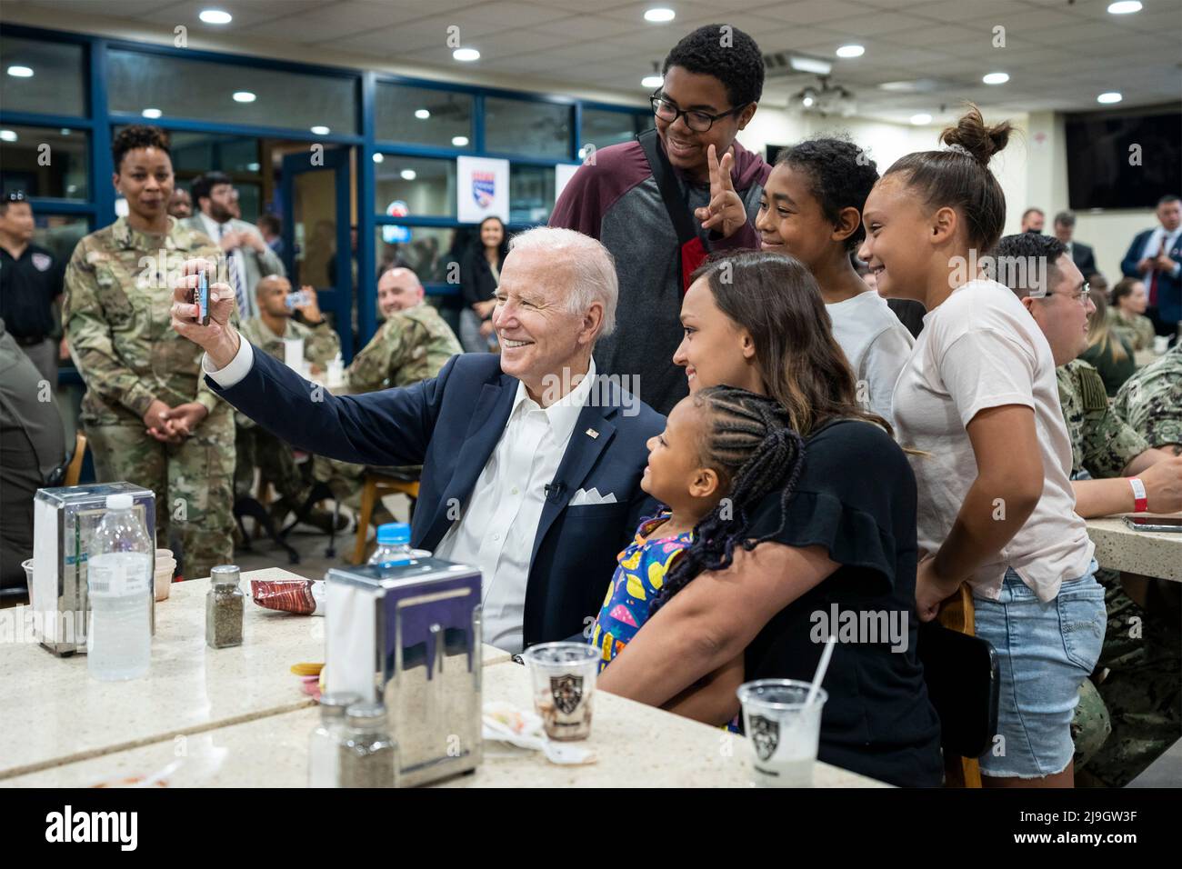 Pyeongtaek, South Korea. 22 May, 2022. U.S President Joe Biden, takes a selfie with military families stationed at Osan Air Base before departing following his two-day visit to South Korea, May 22, 2022 in Pyeongtaek, South Korea.  Credit: Adam Schultz/White House Photo/Alamy Live News Stock Photo