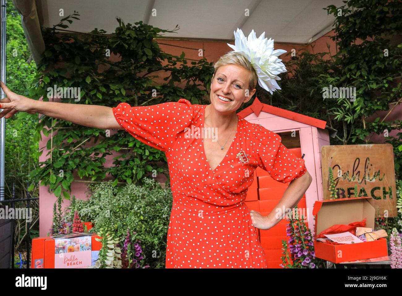 Chelsea, London, UK. 23rd May, 2022. Andrea McDowell (Andie McDowell), founder of Dahlia Beach, wearing a vibrant flowery hat. Chelsea Flower Show Press day previews the show which returns to the Royal Hospital Chelsea and this year runs from May 24-28. Credit: Imageplotter/Alamy Live News Stock Photo