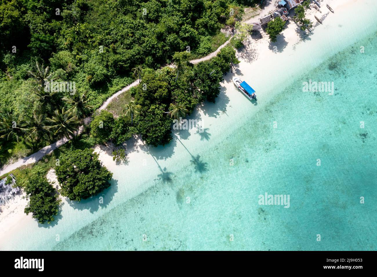 Drone scenery tropical island beach hi-res stock photography and images ...