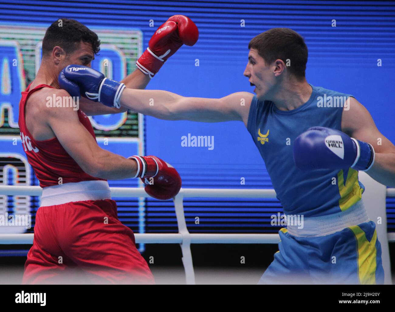 Yerevan, Armenia, on May 23rd 2022, George Crotty from United Kingdom (Red) competes against Ivan Sapun from Ukraine (Blue) in EUBC Elite European Men’s Boxing Championships 2022, Hrach Khachatryan/ Alamy Live News Stock Photo