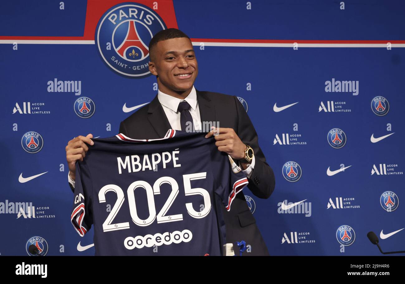 May 23 22 Paris France Kylian Mbappe Of Psg During A Press Conference Following The Renewal Of His Contract At Paris Saint Germain Until 25 On May 23 22 At Parc Des Princes